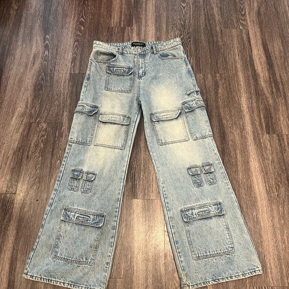 Baggy cargo denim need gone asap. They do have heel drag from wear